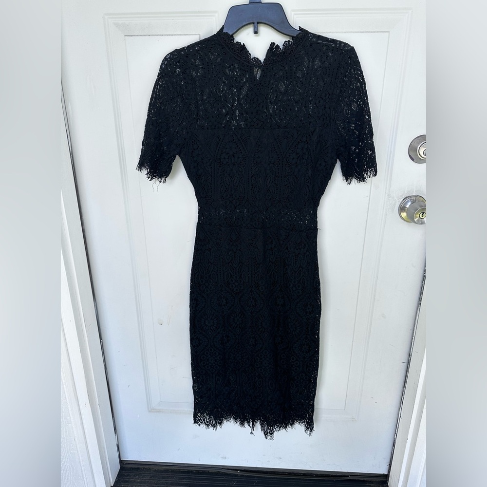 Elegant Black Lace Dress lulus size small brand new never worn